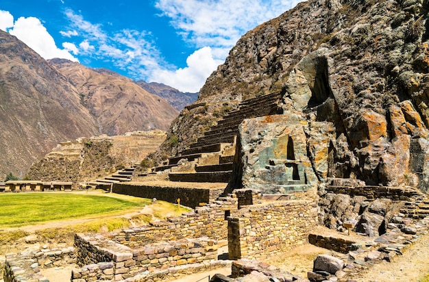 Inca-ruïnes in ollantaytambo in peru