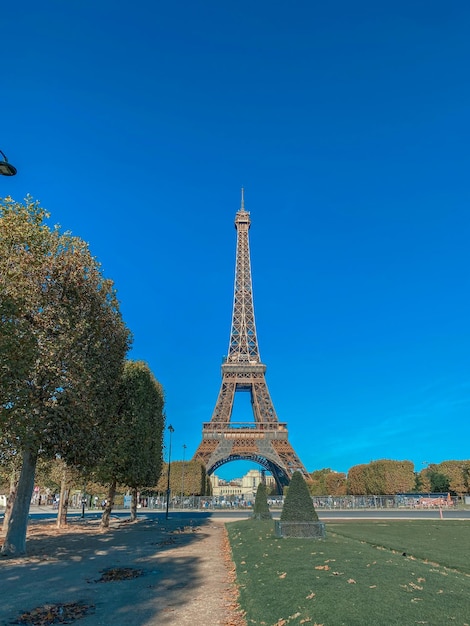 Incredible views of the eiffel tower from champ de mars