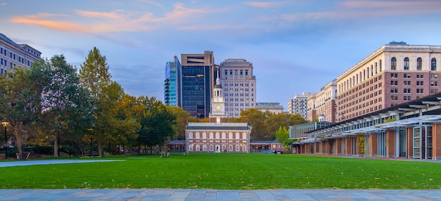 Independence hall a philadelphia, pennsylvania usa all'alba