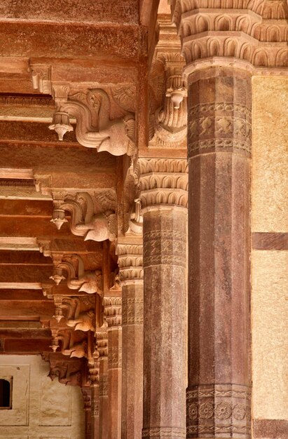 写真 インド、ラジャスタン、ジャイプール、アンベール城、砦の柱にある象の像