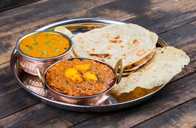 Indiaas eten Kadai Paneer in Thali