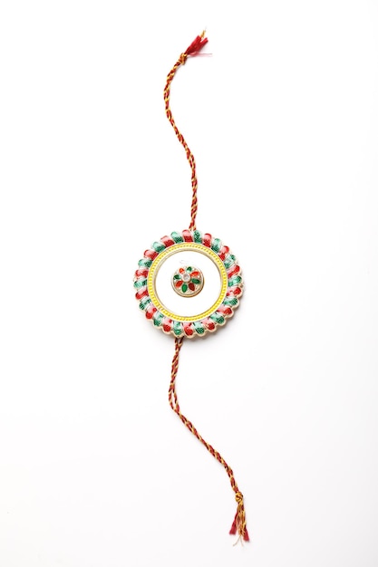 Indiaas festival Raksha Bandhan Een traditionele Indiase polsband die een symbool is van liefde tussen broeders en zusters