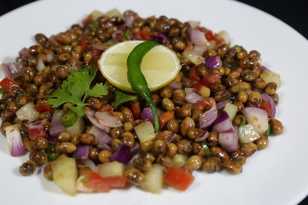 Indiaas gerecht Chana dal koken in een koekenpan