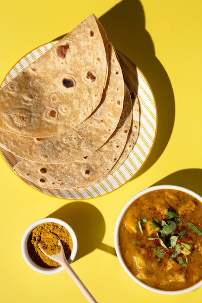 Indiaas heerlijk roti-assortiment