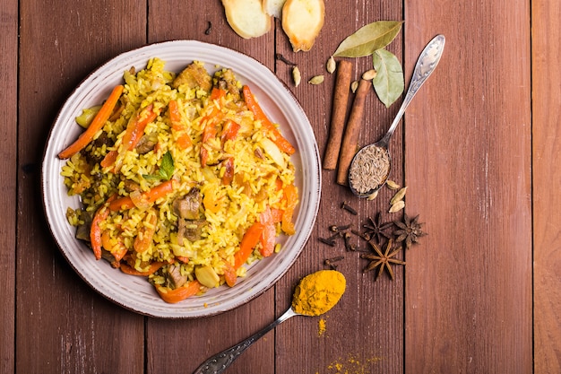 Photo indian biryani with chicken and spices