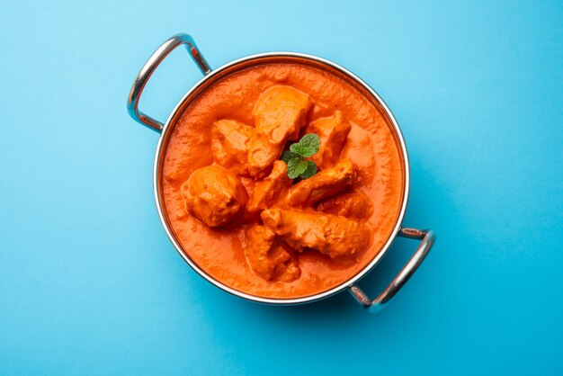 그릇에 인도 치킨 Tikka masala.