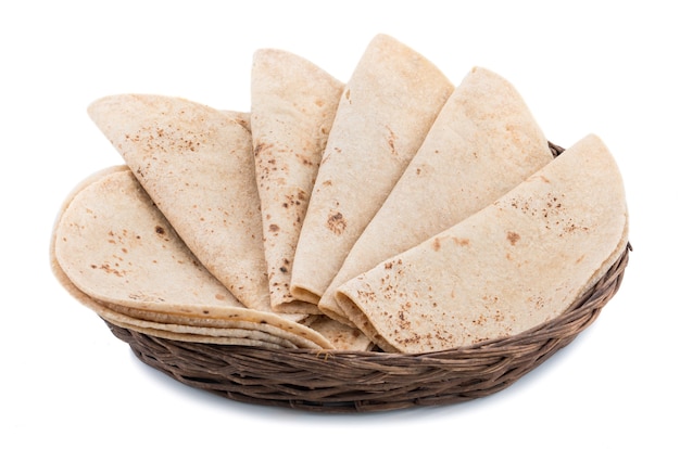 Photo indian cuisine chapati on white background