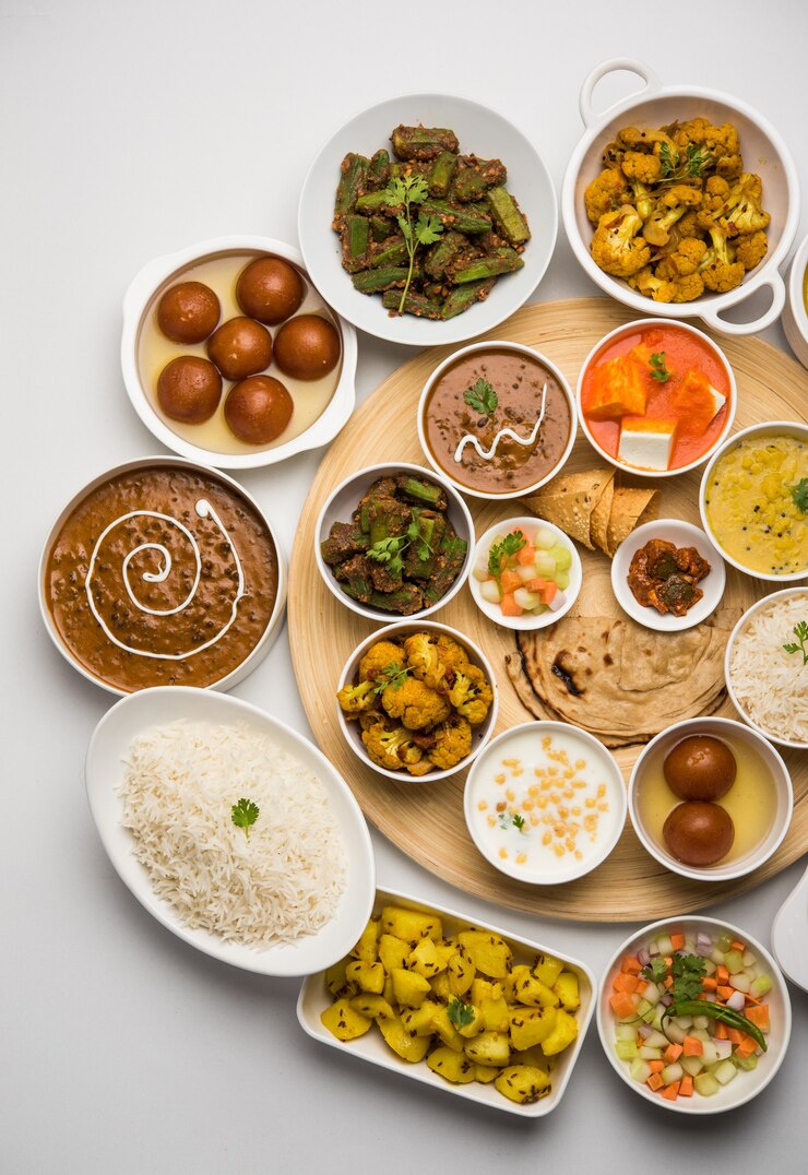 फोटो भारतीय हिंदू वेज थाली या फ़ूड प्लैटर, सिलेक्टिव फोकस