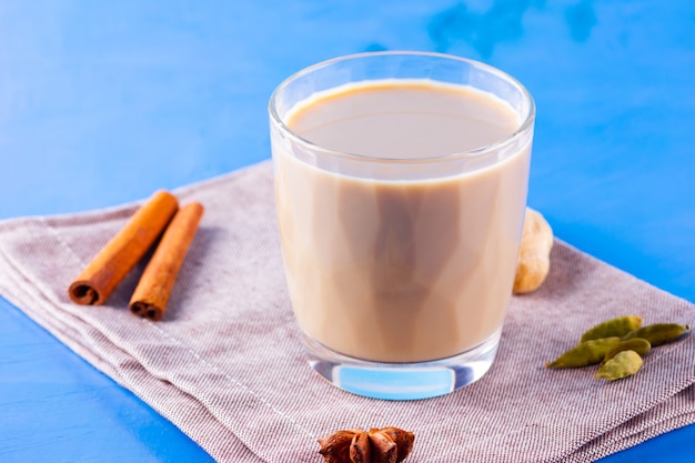 Photo indian masala chai tea with spices in a cup