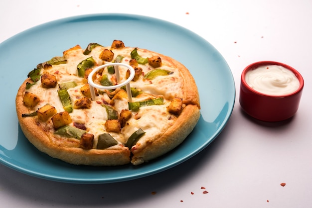 Indian Paneer Pizza with fresh cottage Cheese cubes and white sauce