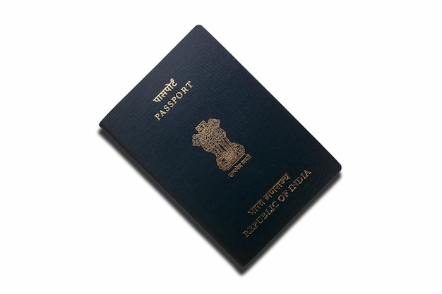 Foto passaporto indiano isolato su uno sfondo bianco