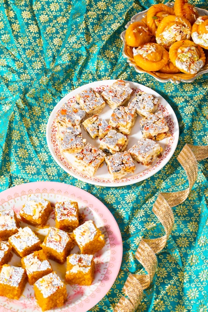 Фото Индийские популярные сладкие блюда без сахара без сухофруктов с мунг даль чакки или чандракала