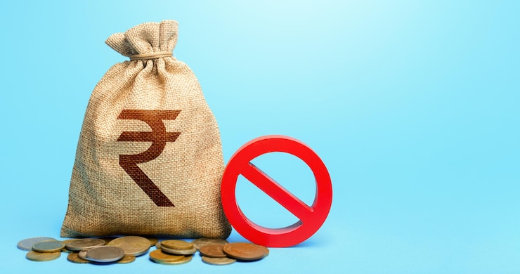फोटो indian rupee money bag and red prohibition sign no monetary restrictions