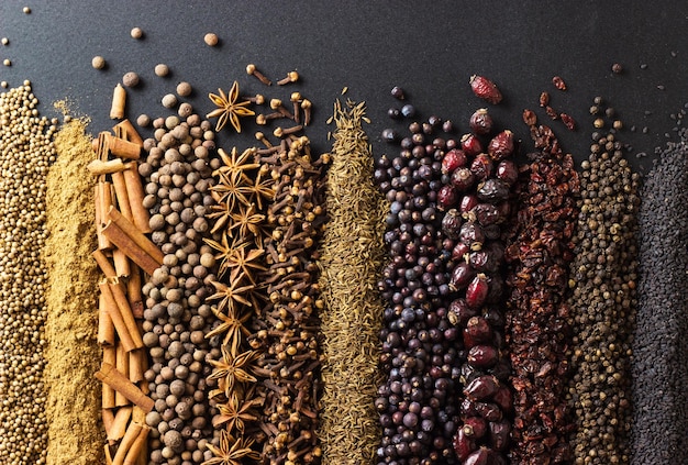 Photo indian spices are scattered on table spices for cooking as background