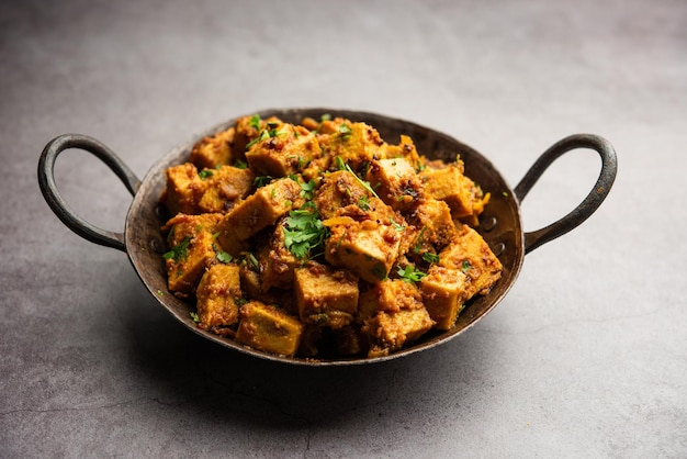 Photo indian style suran sabzi or jimikand sabji also known as elephant foot yam or ole stir fried recipe