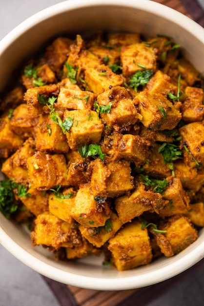 Photo indian style suran sabzi or jimikand sabji also known as elephant foot yam or ole stir fried recipe