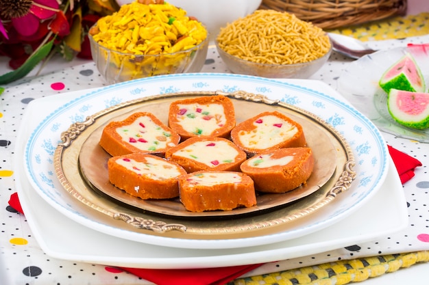 Indian Sweet Kleurrijke Mawa Peda