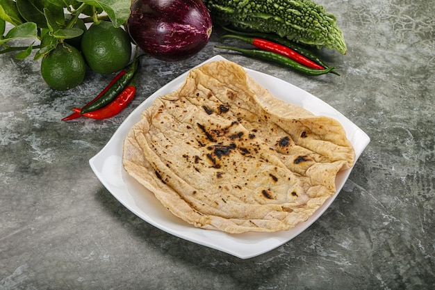 Photo indian traditional cuisine tandori bread roti