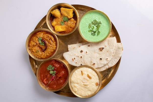 Photo indian veg thali  food platter selective focus isolated on white background