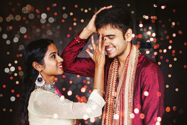 Photo indian woman is giving blessings to her brother