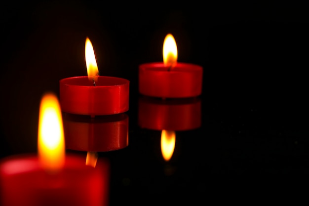 Indiase festival diwali, kaars op donker