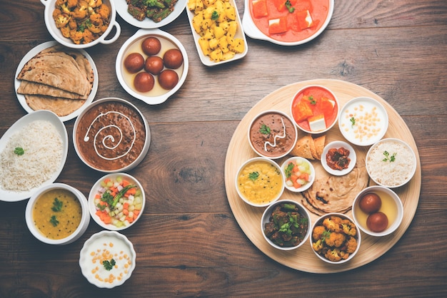 Indiase hindoe-vegetarische thali of voedselschotel, selectieve focus