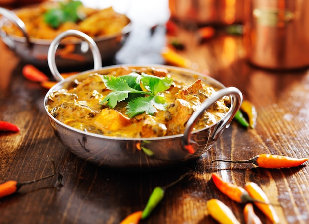 Indiase kipcurry in een Balti-gerecht