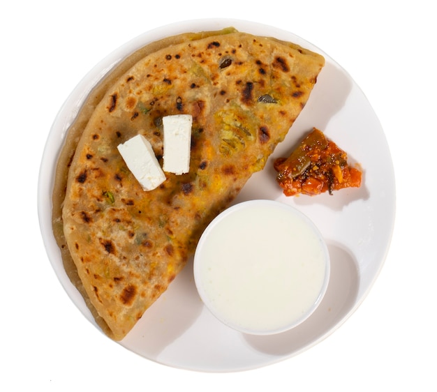 Indiase ontbijtschotel Paneer Paratha Serveer met wrongel of chutney