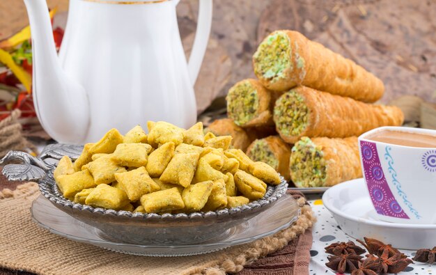 Foto indiase theetijd spicy methi para snack