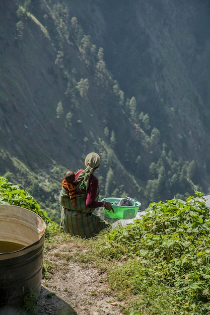 Foto indiase traditionele kleding van himachal-vrouwen