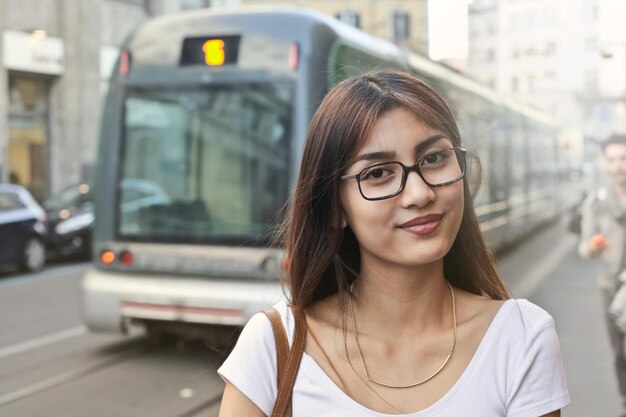 Indiase vrouw met bril auto vervagen