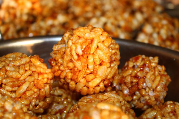 Foto indiase zoete jaggery ladoo