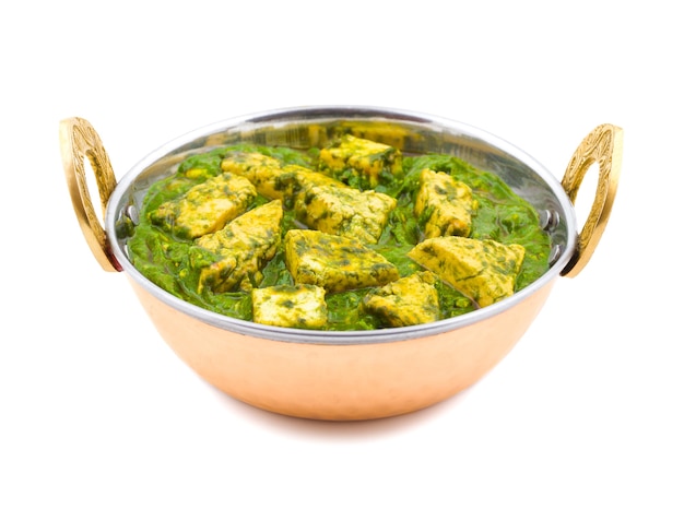 Indische gezonde keuken palak paneer op witte achtergrond