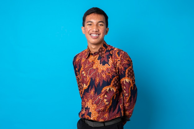 Photo indonesian man smiling