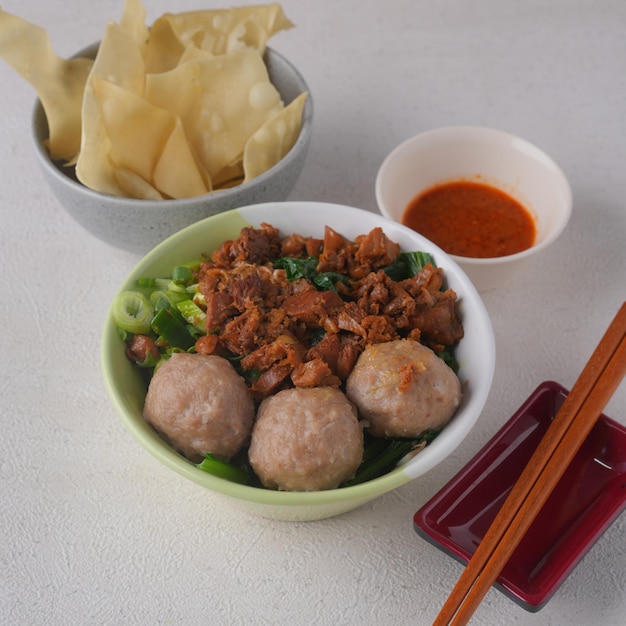 Photo indonesian meatball chicken noodle