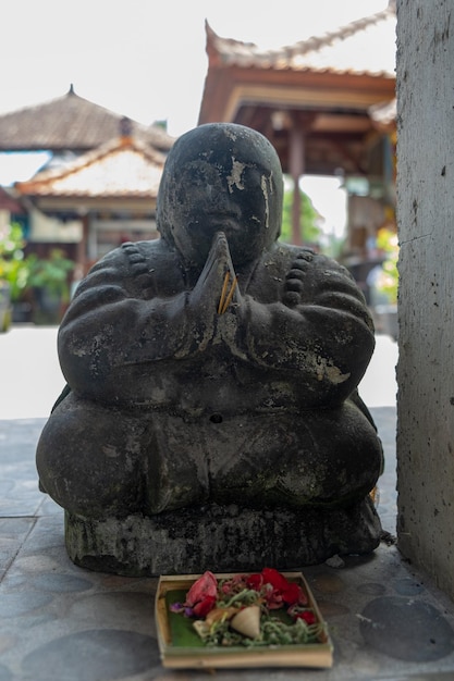 Piccola statua di religione indonesiana