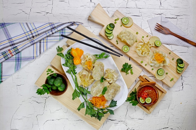 Photo indonesian siomay with peanut sauce top view