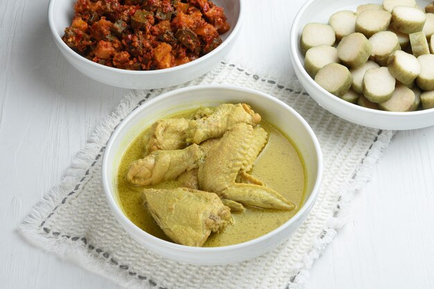 인도네시아 전통 foodopor ayama 또는 치킨 카레