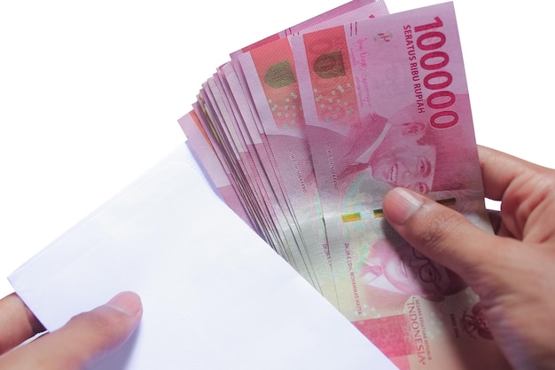 Indonesische munt rupiah geïsoleerd op witte achtergrond