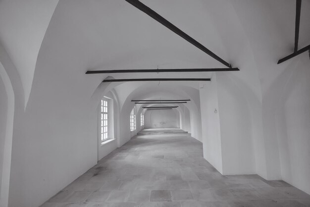 indoor architectuur lichte schaduw kerk zwart en wit interieur