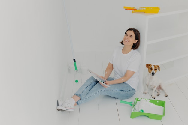 Indoor shot of happy brunette woman in casual wear