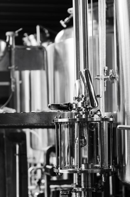 Photo industrial beer brewing equipment detail in brewery interior