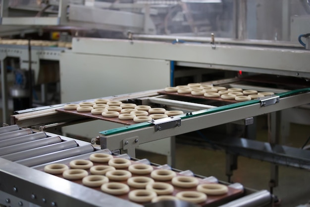 Foto linea industriale per la produzione di biscotti e bagel