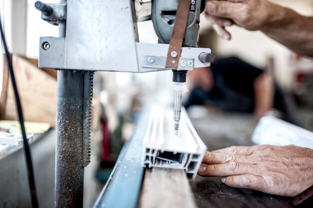 Foto utensili industriali per la perforazione di metalli e acciaio in fabbrica metal indu