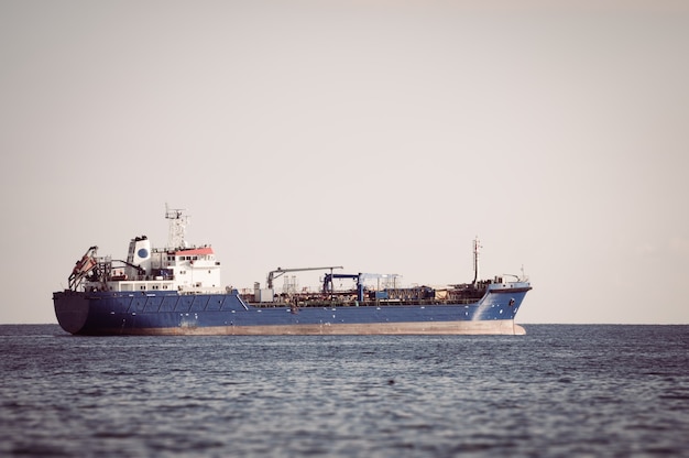 Photo industrial ship. mediterranean sea