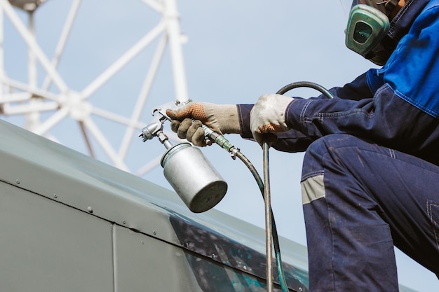 Industrial work priming of metal products from the compressor
gun