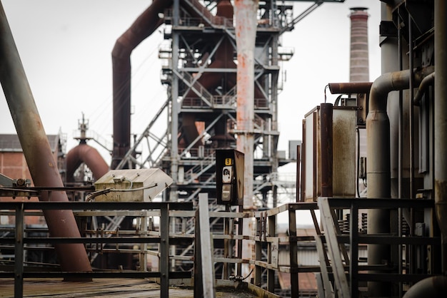 Industrieel gebouw tegen de lucht
