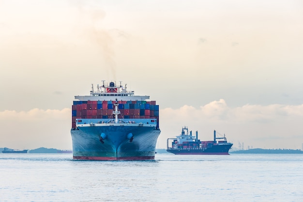 Industrieel havencontainerschip