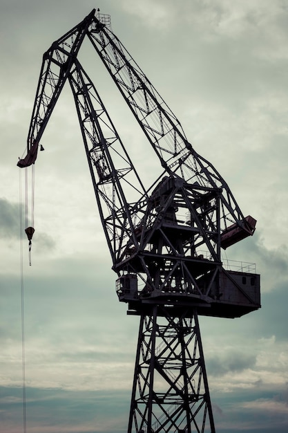 Foto industriële kraan in de scheepswerven van gdansk