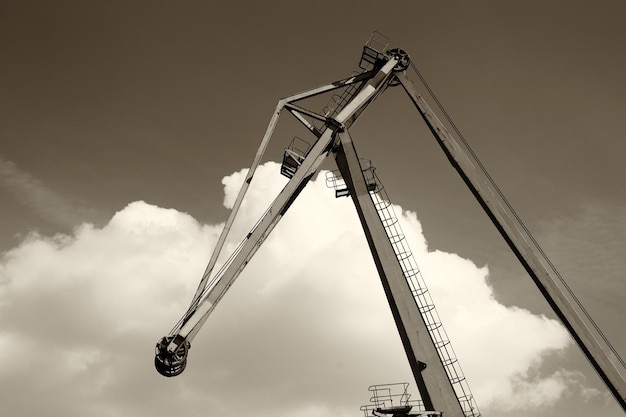 Foto industriële kraan sepia achtergrond hd